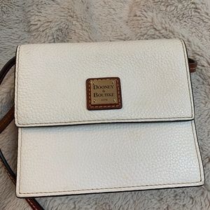 Dooney & Burke crossbody purse- excellent Condition